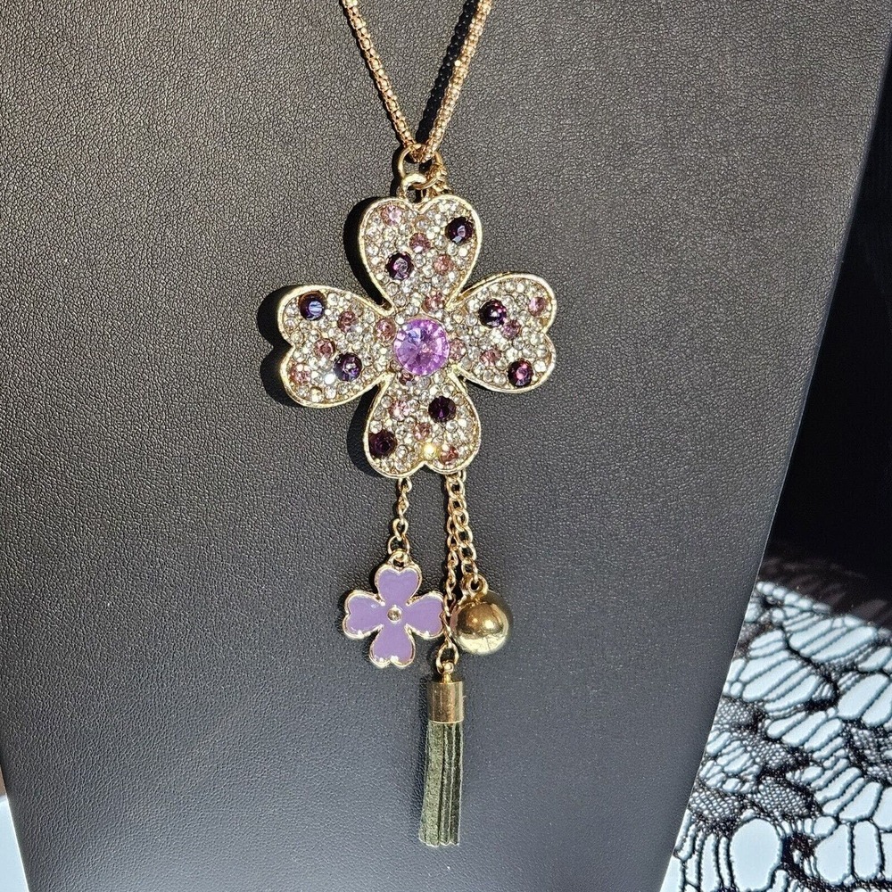 BETSEY JOHNSON LUCKY FOUR LEAF CLOVER CRYSTAL INLAY CHARM DANGLE NECKLACE
